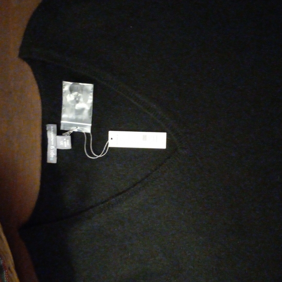 Kohls Black V-neck Cashmere Sweater - Picture 1 of 3
